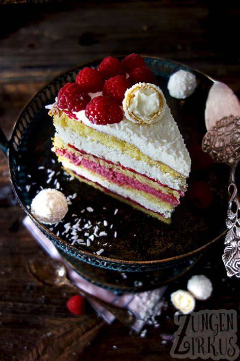 Thematische Szene: Kokos Torte mit Mascarpone und winterlicher Deko