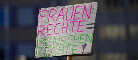 Themenauswahl der Torten: Politik, Gesellschaft, Frauenrechte