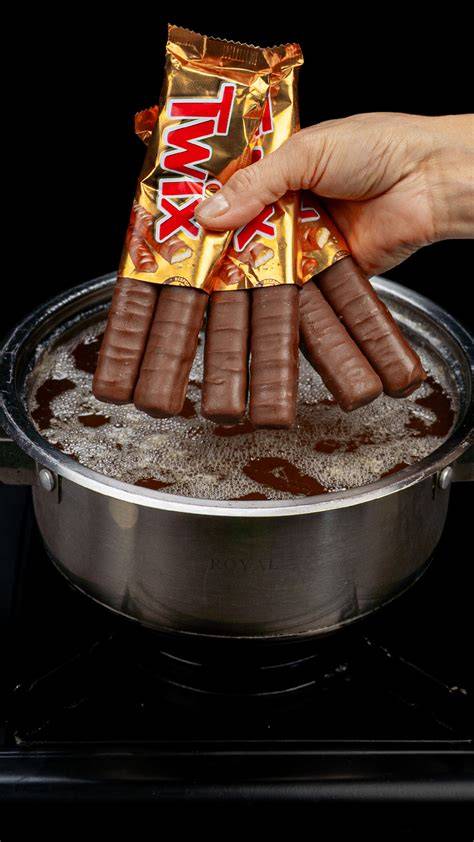 Themenbild: Zutaten einer Puddingmischung (Zucker, Stärke, Kakao, Verdickungsmittel)