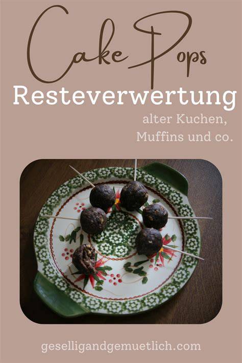 Thementafel mit verschiedenen Mini-Kuchen, Muffins und Cake Pops