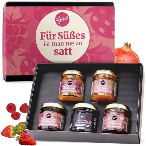 Thementeller mit verschiedenen Marmeladen-Gebäcksorten