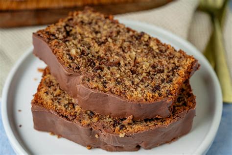 Thermomix® mit Zutaten für Schoko-Nuss-Kuchen