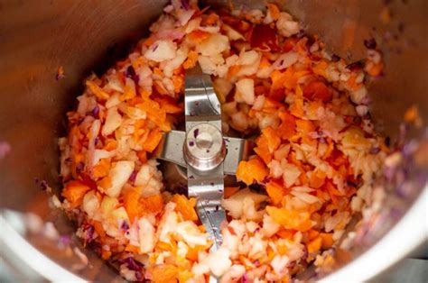 Thermomix Schritt-für-Schritt: Karotten zerkleinern, Teig, Guss