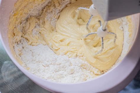 Thermomix beim Rühren von Kuchenteig