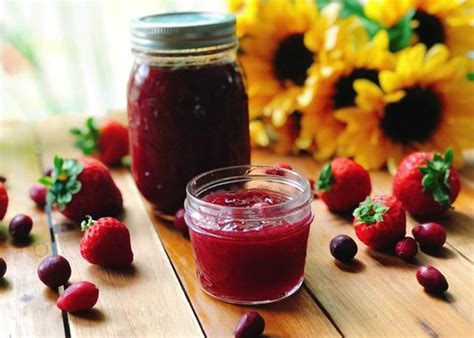 Thermomix mit Erdbeer- und Heidelbeer-Marmelade