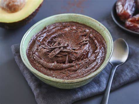 Thermomix mit Zutaten für Avocado Schoko Mousse