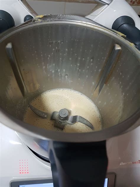 Thermomix mit Zutaten für zuckerfreie Eiskaffee-Zubereitung