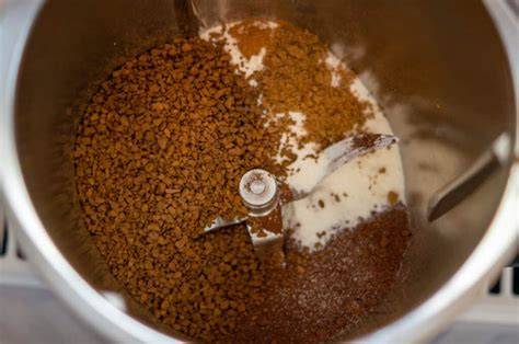 Thermomix und Zutaten für Cappuccino-Pulver ohne Schokolade