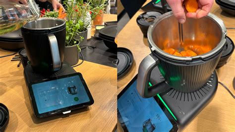 Thermomix-Bedienfeld mit Mixtopf, Zutaten abgewogen in Schälchen
