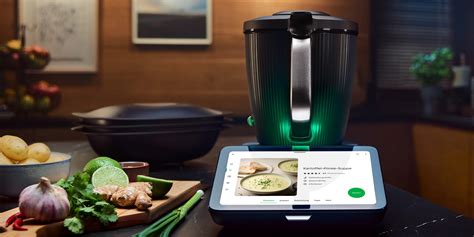 Thermomix-Mixtopf mit Zutaten