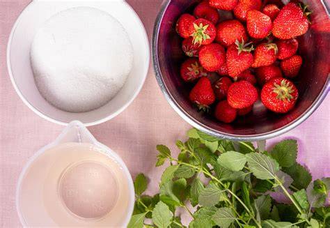 Thermomix-Zubereitung von Erdbeer-Zitronenmelisse-Marmelade