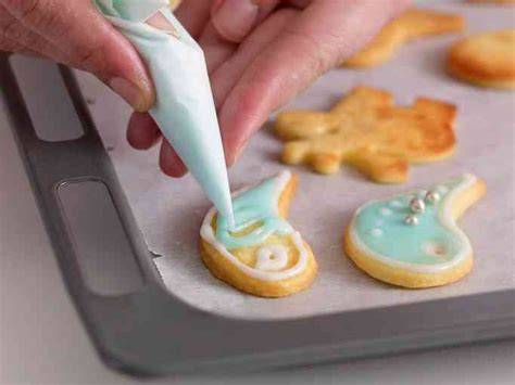 Tipps für perfekten Zuckerguss: Dicke, Glanz, Streifenfrei