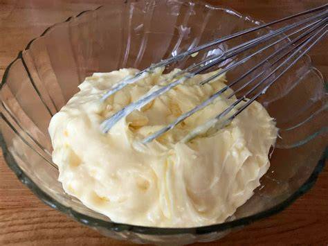 Tipps und kreative Verwendungen von Puddingcreme für Torten und Gebäck mit Früchten und Dekoren