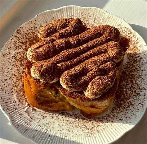 Tiramisu French Toast mit Kakaopulver