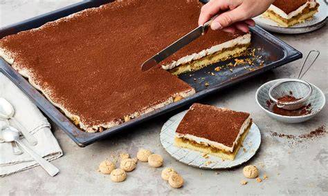 Tiramisu Kuchen vom Blech mit Amarettini