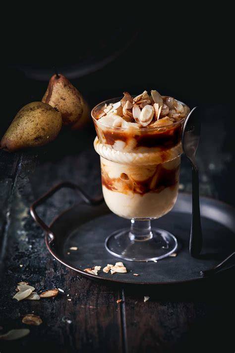 Tiramisu-Glas mit gesalzener Karamellcreme und Keks-Schichten