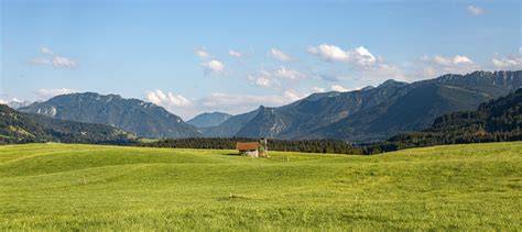 Tirol, Alpen - typische Region für Nusskuchen