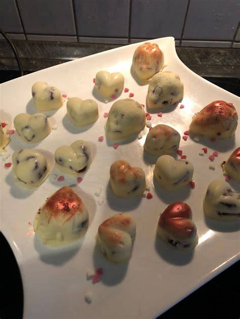 Tischkonzepte mit Pralinen als Platzanweisung und Gastgeschenk