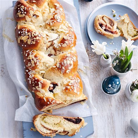 Titelbild: Tim-Mälzer-inspirierter Osterbrunch mit Hefezopf, Kaffee und Frühlingsblumen