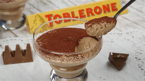 Toblerone Mousse in Dessertgläsern mit Schokoladenraspeln