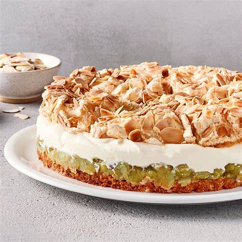 Toffee-Apfeltorte mit Cremeschicht und Karamell-Dekor