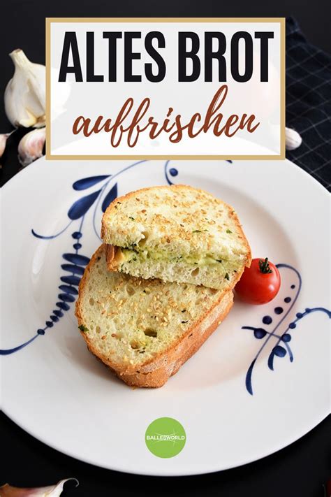 Tomaten-Ingwer-Marmelade auf Brot mit frischen Kräutern
