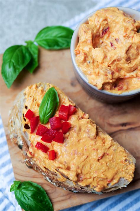Tomaten-Zucchini-Marmelade auf Brot und als Dip