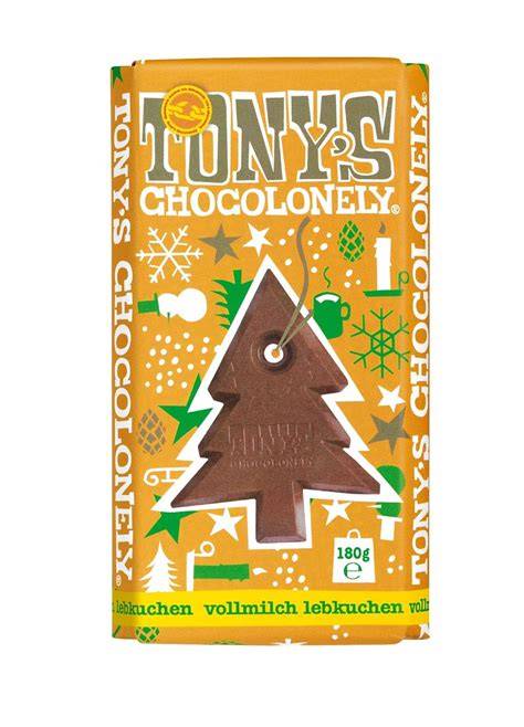 Tony's Chocolonely Vollmilch Lebkuchen Tafel auf winterlichem Hintergrund