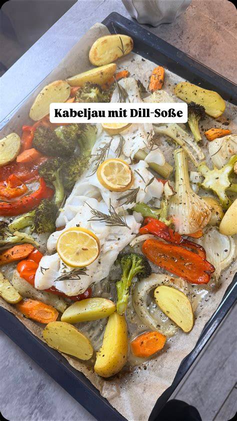 Topf mit Huflattich-Sud und Zitronenscheiben