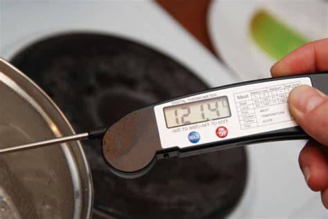 Topf und Zuckerthermometer