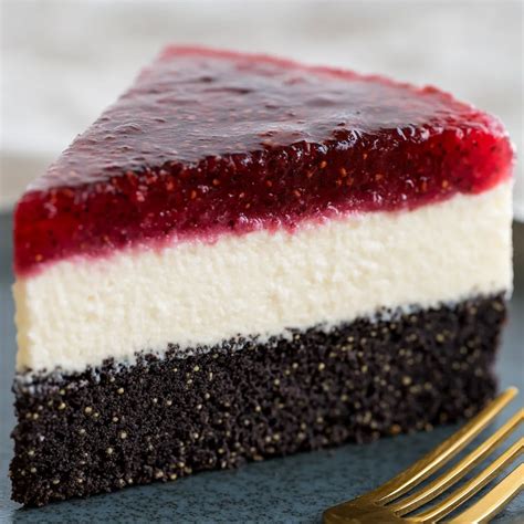 Topfen‑Torte mit buntem Fruchtspiegel