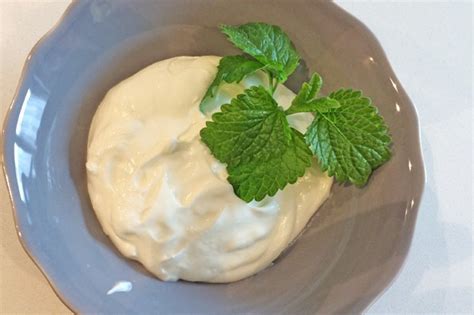 Topfen-Sahne-Creme in Schüssel