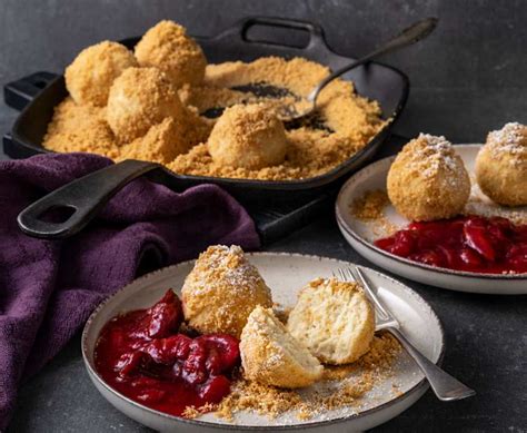 Topfenknödel mit Zucker-Zimt-Bröseln