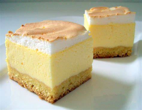 Topfenkuchen vom Blech mit Baiserhaube