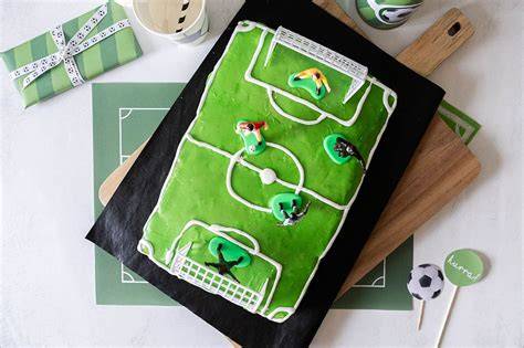 Topmodel-Motiv Kuchen mit passenden Cupcake-Auflegern