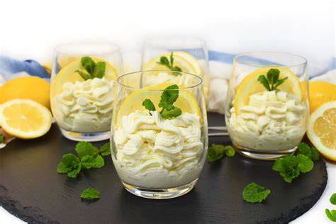 Toppings: Honig-Glasur, Zitronen-Puderzuckerguss, Mascarponecreme, Karamell-Walnüsse