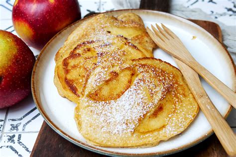 Toppings für Apfelpfannkuchen: Zimt-Zucker, Nussmus, Ahornsirup