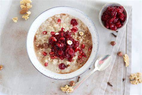 Toppings-Guide für Milchreis: Zimt-Zucker, Kompott, Beeren, Nüsse, Granola