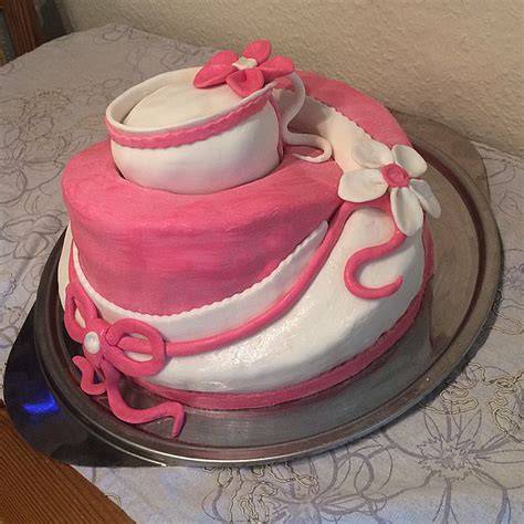Topsy Turvy Torte mit Fondantdekoration