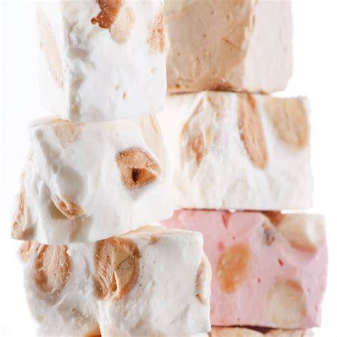 Torrone-ähnlicher Nougat mit Oblaten und Nüssen