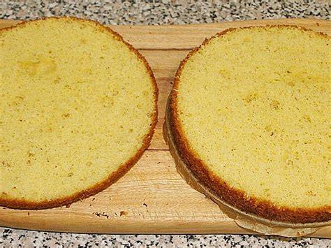 Torte aus Dinkelmehl fein serviert
