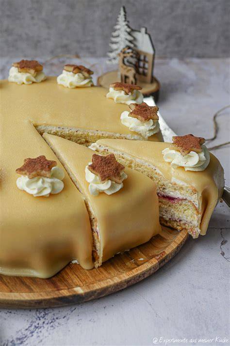 Torte fertig mit Marzipan und Fondantüberzug