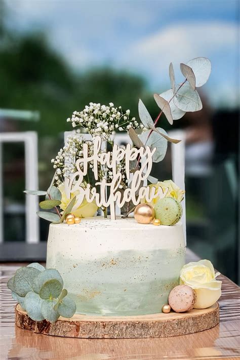 Torte mit Gold- und Silberglitzer-Highlights