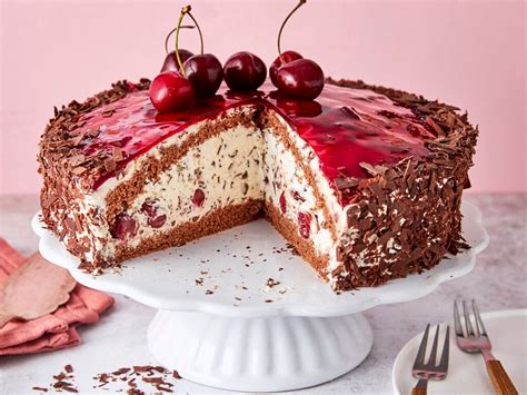Torte mit Kirsch‑ und Mascarpone‑Schichten