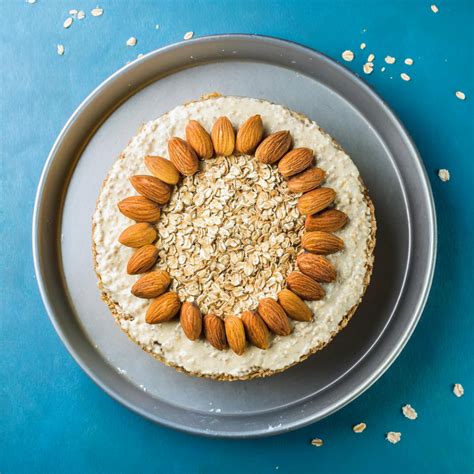Torte mit Mandeldekoration