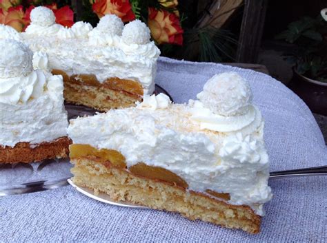 Torte mit Raffaello und Aprikosen - Anschnitt