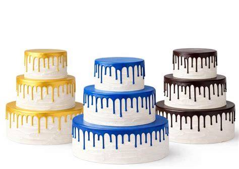 Torte mit glatter Buttercreme als Basis für den Drip