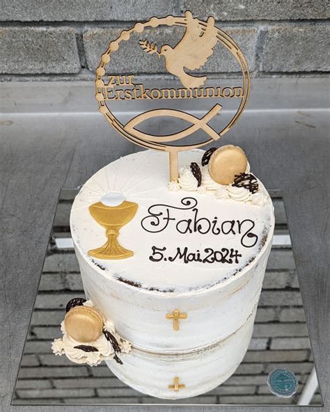 Torte mit juristischen Symbolen: Waage, Hammer, Paragraphenzeichen