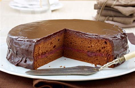 Torte nach dem Aprikotieren und Ganache-Untergrund