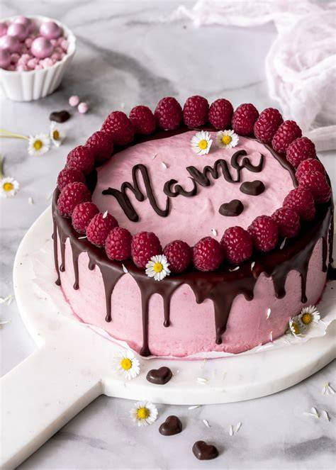 Torte zum Muttertag mit kreativer Blumen-Dekoration